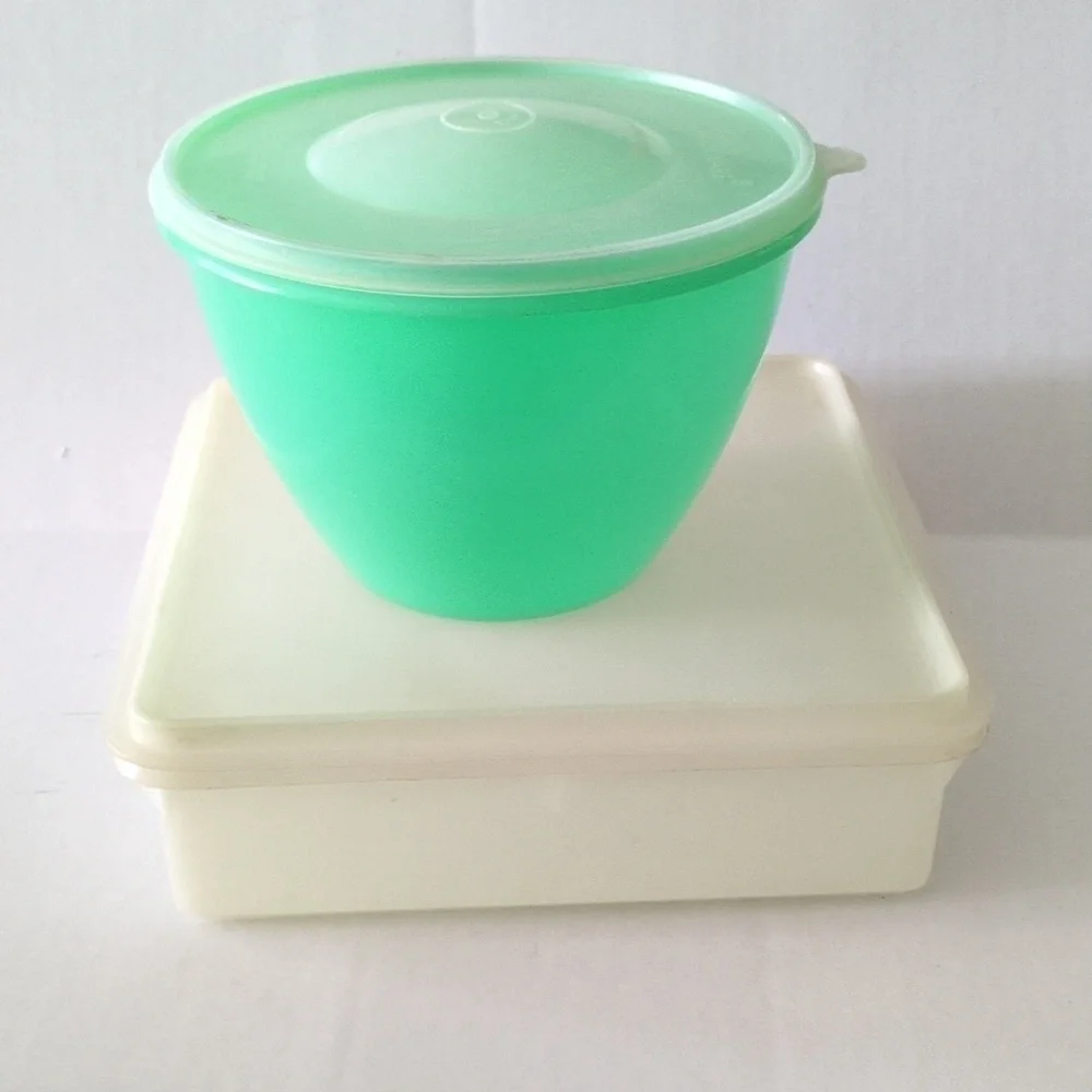 That's a Bowl Tupperware and square Tupperware storage container.